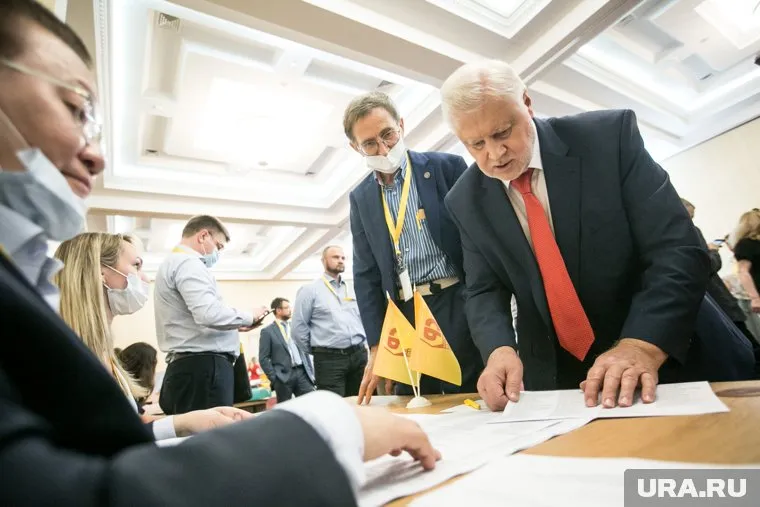 Кандидаты на избирательных участках не должны здороваться за руки с избирателями