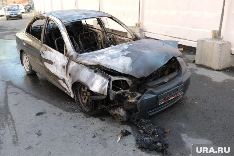 Машина загорелась почти в два часа ночи (снимок — клипарт)