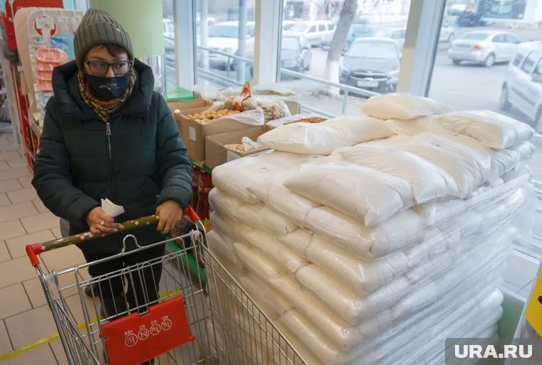 Магазины заверяют, что исходя из опыта предыдущих ажиотажных всплесков, ситуация скоро начнет стабилизироваться