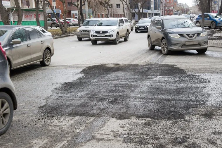 Состояние дорог Екатеринбурга, заплатка на асфальте, перекресток белинского энгельса