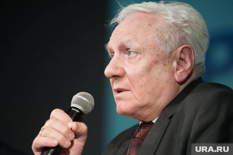 В дни ГКЧП Сергей Филатов руководил депутатским штабом обороны Белого дома