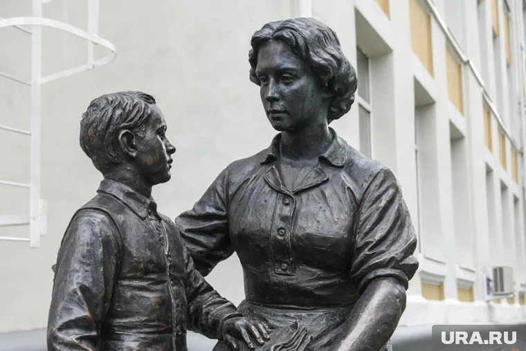 В 2025 году День учителя в России отмечается 5 октября (воскресенье)