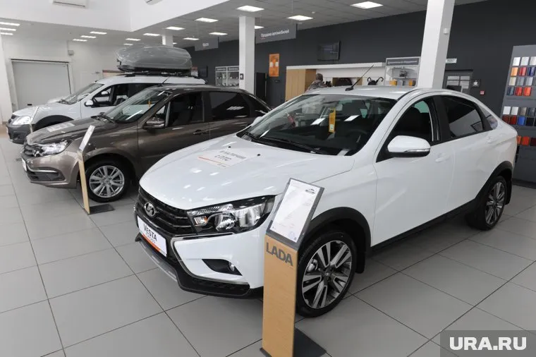 По сравнению с весной летом Lada и УАЗ продавались чаще