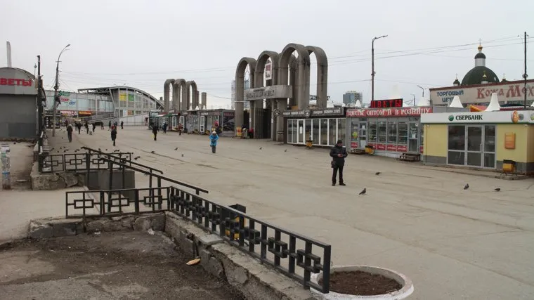 Городской траффик во время нерабочих дней точки съемки вторник Пермь