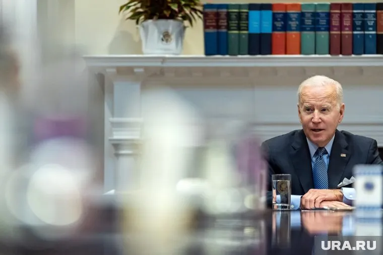 Рейтинг Джо Байдена упал до 40%, передает NBC News