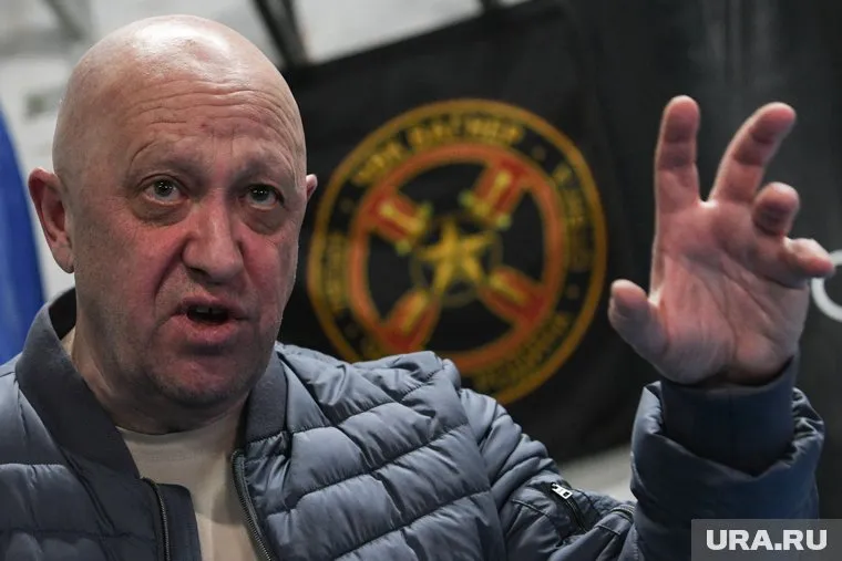 Евгений Пригожин погиб в результате авиакатастрофы в августе 2023 года, а в июне он организовал вооруженный мятеж