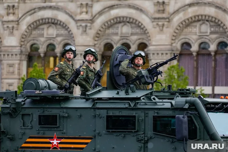 На параде Победы показали военную технику разных лет