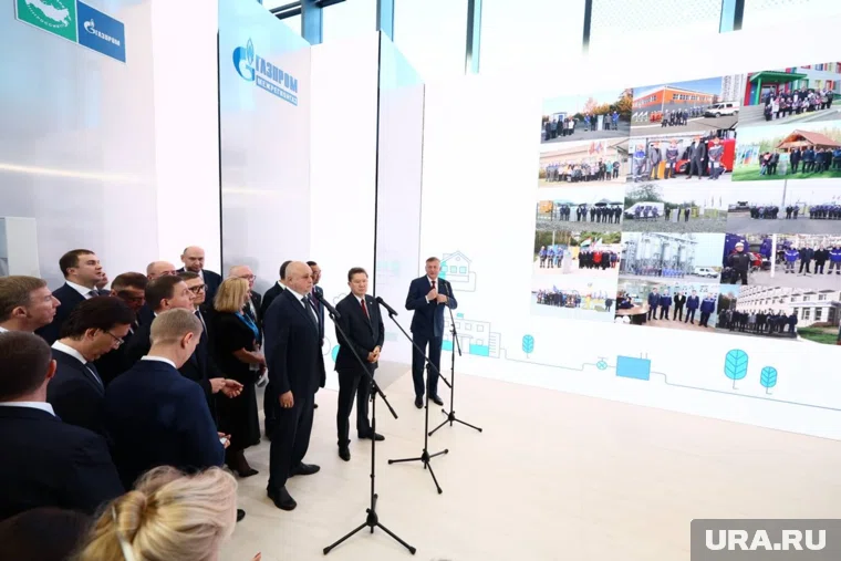 Алексей Текслер, министр топлива и энергетики Сергей Цивилев и председатель правления ПАО "Газпром" Алексей Миллер по видеосвязи приняли участие в церемонии запуска газа