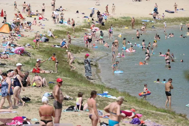 Пляж Голубые Озера. Курган