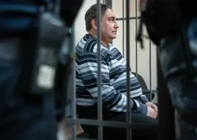 Свердловскому экс-министру ЖКХ, который хочет на СВО, продлили арест