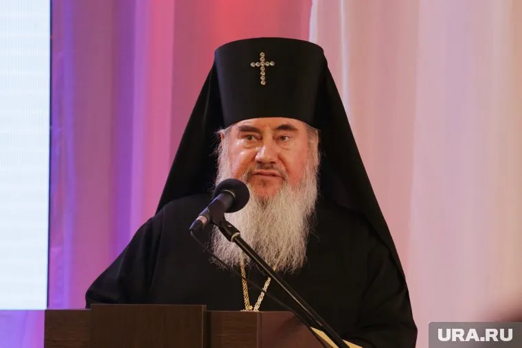 По словам архиепископа Зосимы, военнослужащие, посвятив себя служению родине, подают пример гражданам