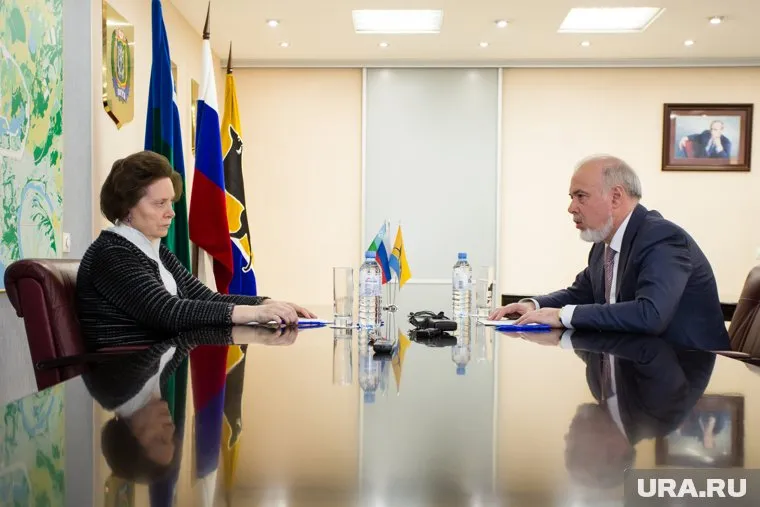 Наталья Комарова провела публичную встречу с мэром Сургута