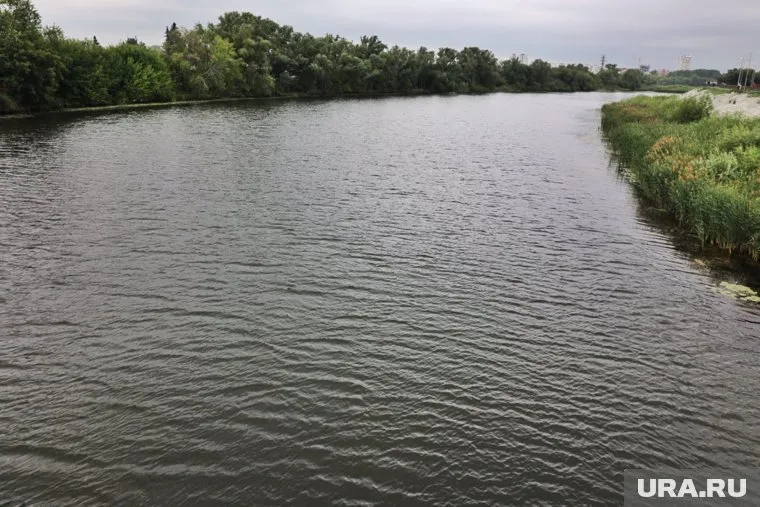 Выброс из трубы заметили в микрорайоне Шевелевка