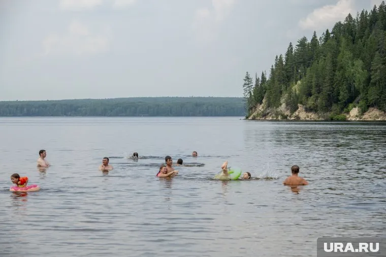 Из пермского пруда спасатели достали тело утонувшего человека