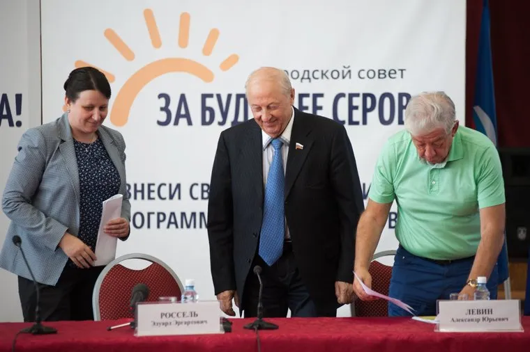 Визит члена комитета Совета Федерации по бюджету и финансовым рынкам Эдуарда Росселя в Серовский городской округ. Свердловская область, левин александр, россель эдуард, бердникова елена, за будущее серова