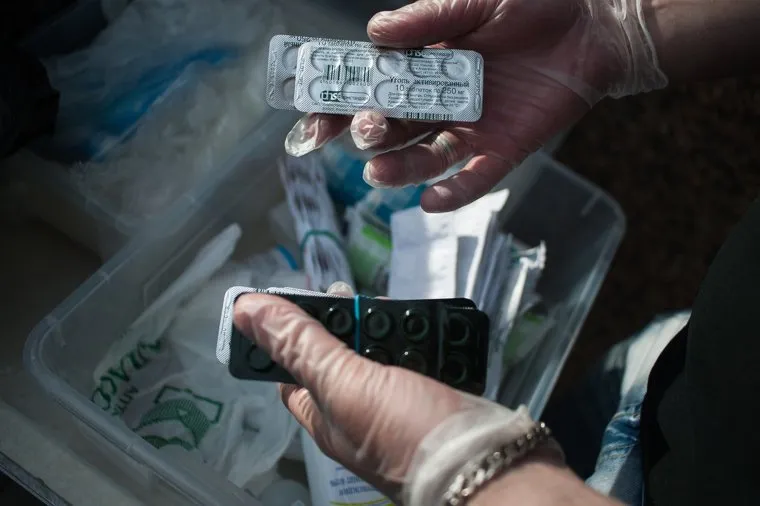 Раздача еды бездомным при поддержке фонда "Город без наркотиков" и новым первым вице-президентом фонда Тимофеем Жуковым. Екатеринбург