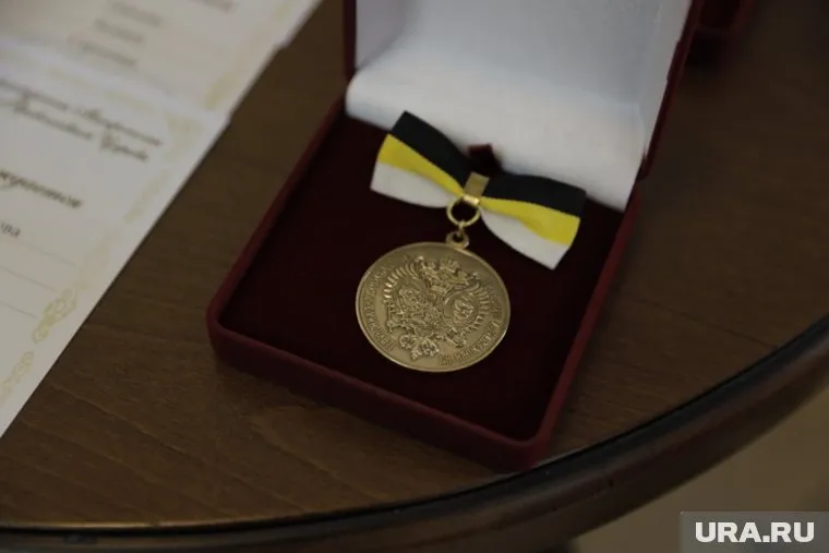 Лучшие выпускники получили медаль и удостоверение от митрополита