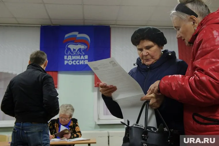 Политтехнологи избегают упоминания бренда ЕР при раскрутке кандидатов от свердловской власти