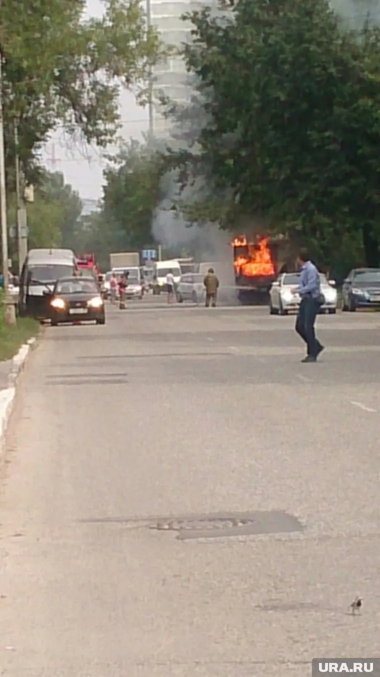 В Перми пожар на дороге