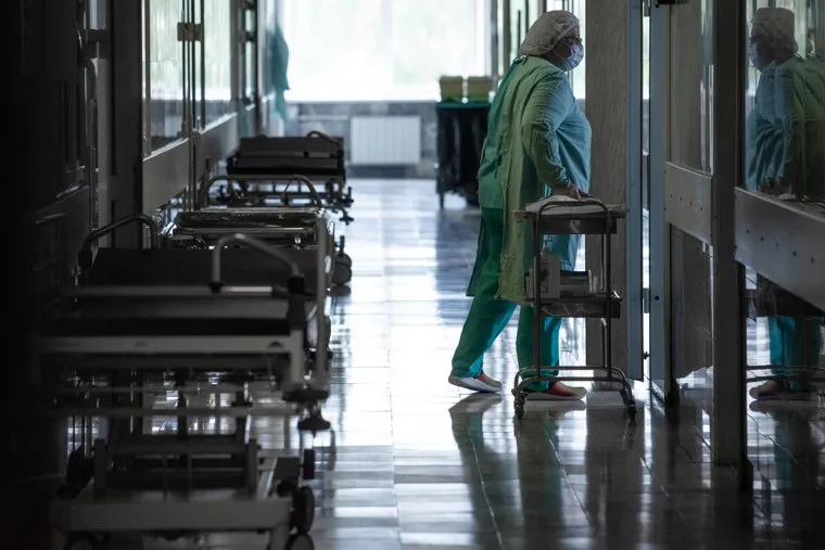 Операция по вживлению в позвоночник постоянного нейростимулятора. Екатеринбург