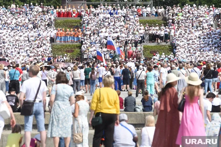 В Историческом сквере состоялась акция «Хором славим Россию и город»