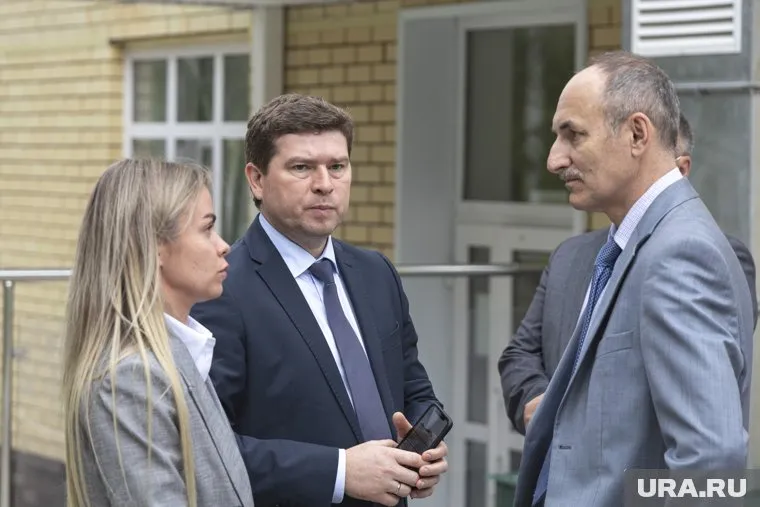 Станислав Аврончук (на фото справа) покинул занимаемую должность