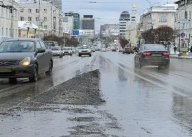 «Екатеринбург, почему тебя не убирают?» С наступлением тепла уральская столица снова утонула в грязи