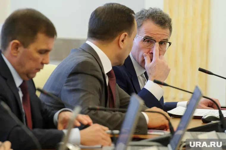 Тунгусов встретился с ближайшим окружением за закрытыми дверями