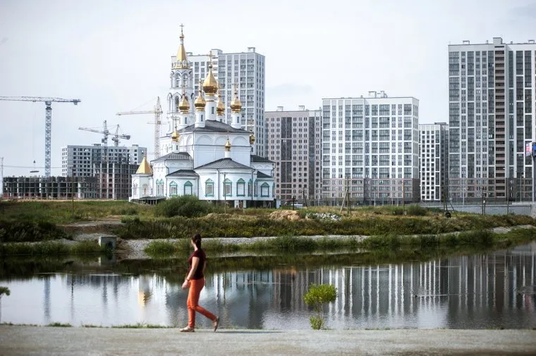 Набережная в Преображенском парке в микрорайоне Академический. Екатеринбург