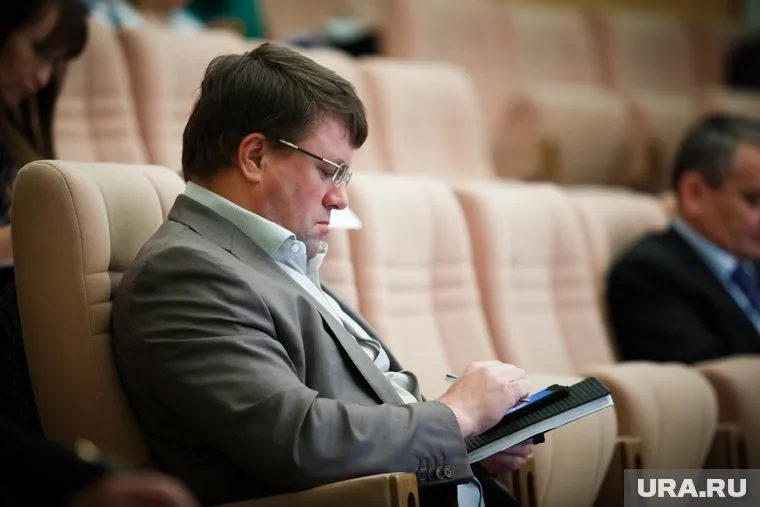 Александр Карамышев начислял себе зарплату во время прогулов