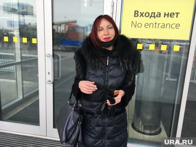 Светлана, живя в аэропорту, умудряется наносить макияж