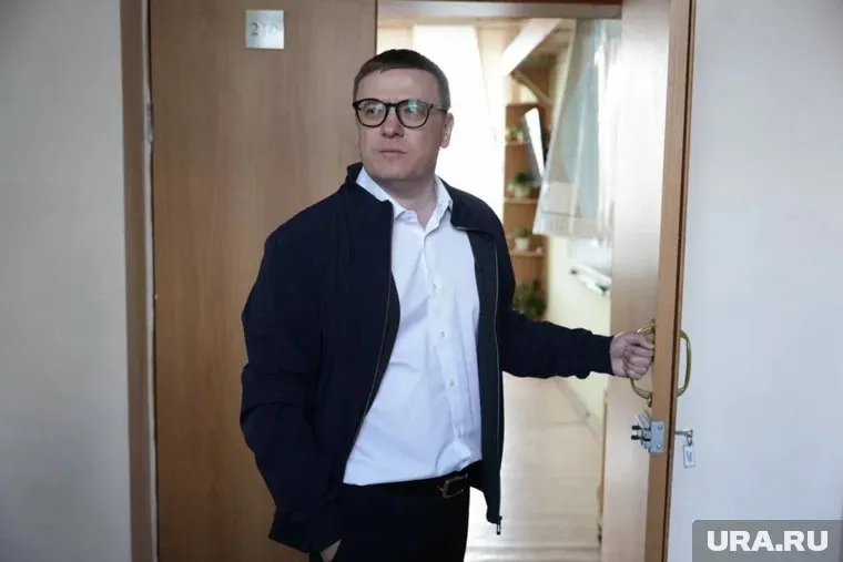 Текслер прогулялся по своей бывшей школе