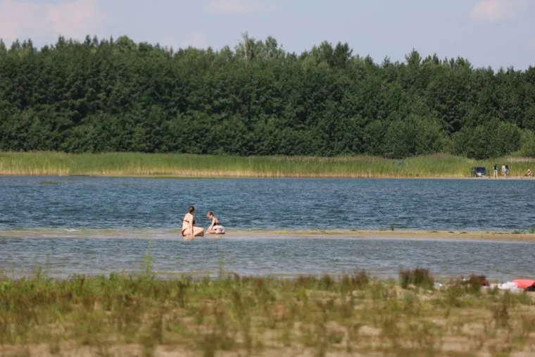 Пляж Голубые озера. Курган