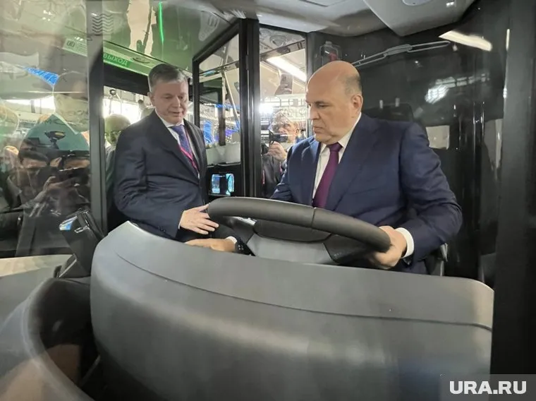 Михаил Мишустин за рулем электробуса