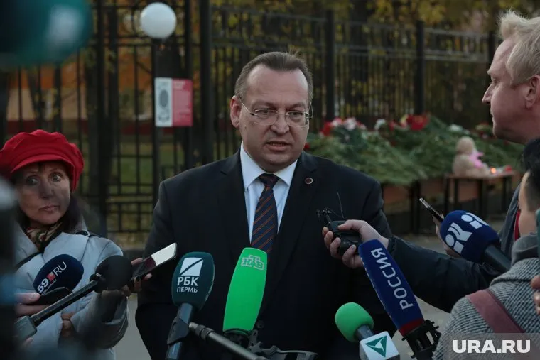 Дмитрий Красильников продолжает руководить вузом