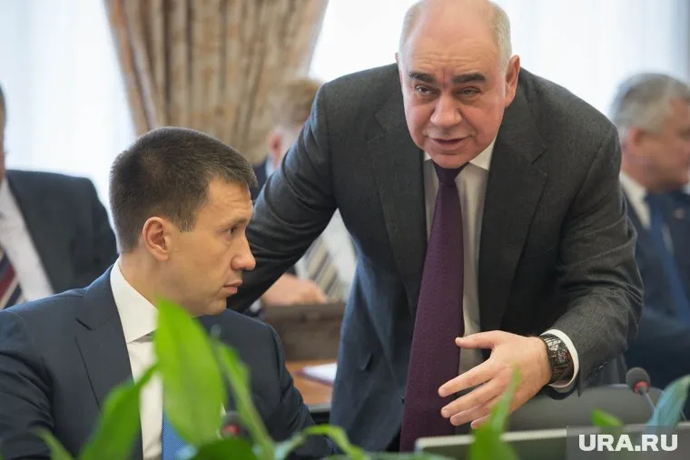 Министр по управлению госимуществом Алексей Пьянков (слева) и главный куратор свердловского здравоохранения Аркадий Белявский (справа) не имеют полномочий проверить справедливость обвинений в коррумпированности руководства ГУПа - эти схемы придуманы в обход контрольных показателей "Фармации"