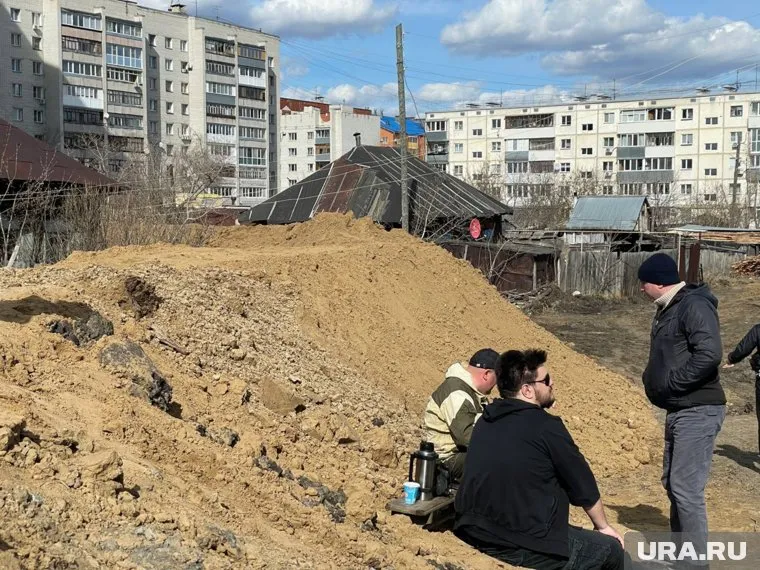 Курганцы дежурят на дамбе в Шевелевке