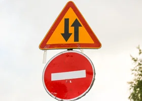 В ЯНАО из-за погоды перекрыли две трассы