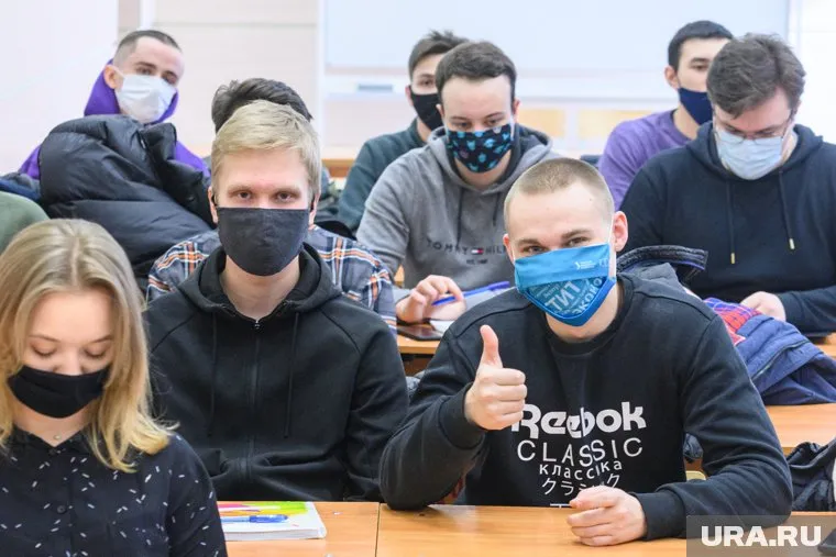 Студенты приступят к обучению в стенах вуза с 9 марта