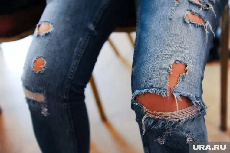 В Кургане жители стоят в длинной очереди, чтобы купить джинсы за 500 рублей