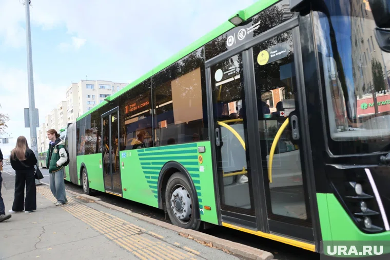 Остановка находится около ДК «Нефтяник»