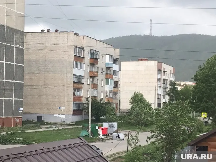 Ураган рушил деревья и опрокидывал тяжелые баки