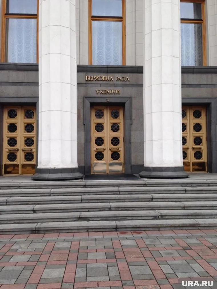 В Раде обсуждают законопроект Порошенко