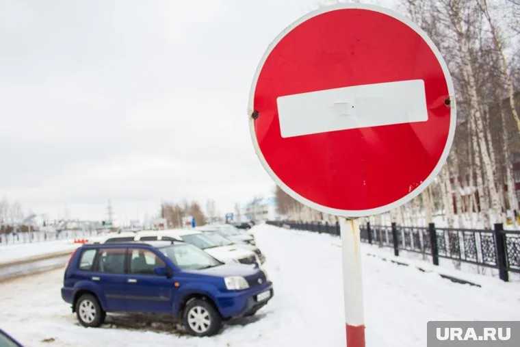 Проезд по всем зимникам закрыт, но на одном из них застряли около 100 "нелегалов"