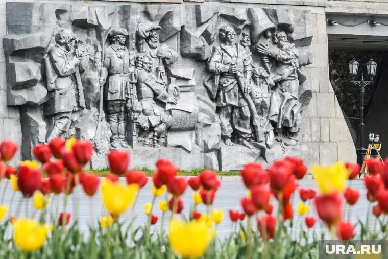 Оказалось, что «Уралтрансмаш» создавал лишь барельеф, но об этом все забыли за 50 лет