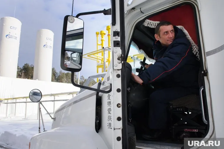 Подрядчик «Газпромнефти» платит сотрудникам больше 300 тыс за вахту