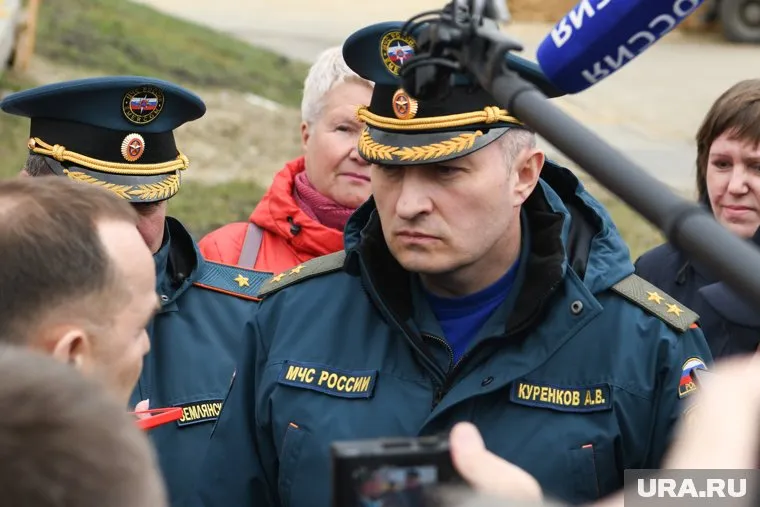 В Екатеринбург приехал глава МЧС России Александр Куренков