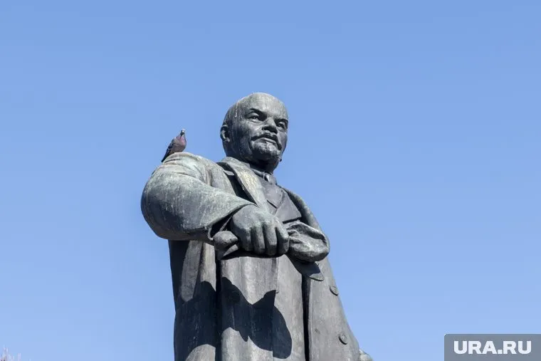 Памятник стоял у железнодорожного вокзала в Кунгуре