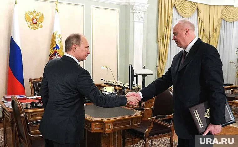 Следователи Александра Бастрыкина (справа) работают по всей стране. И даже если его решения приводят к большему порядку (как в ХМАО), эксперты негативно оценивают сам факт вмешательства главы СКР