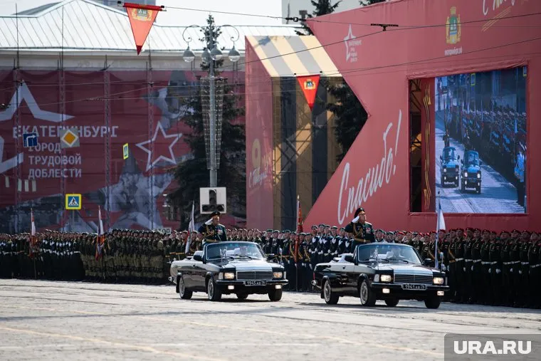 Парад Победы в Екатеринбурге традиционно прошел на площади 1905 года